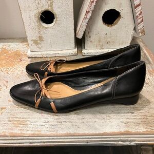 Cole Haan Black With Tan Bow Kitten Wedge Heel Womens Size 9